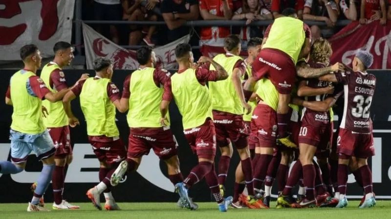 Lanús venció a Estudiantes y lidera la Liga en soledad