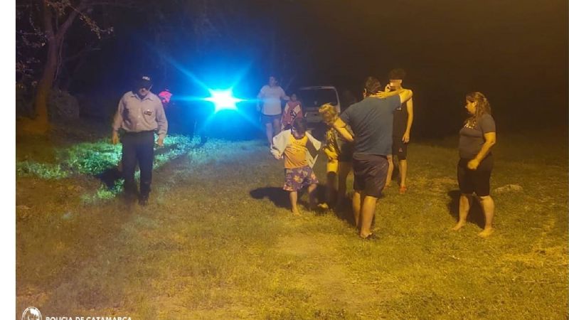 Rescataron a 3 personas en una crecida del río El Tala