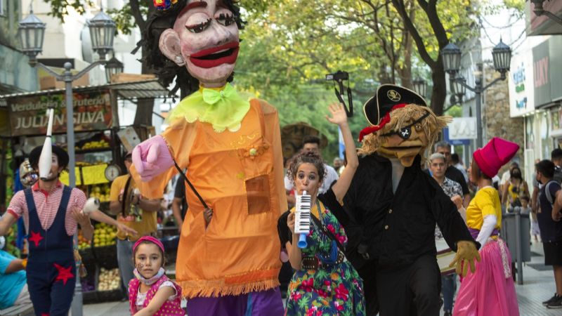 Teatro, circo y murgas, en “Carnavales de la Alegría” en Pomán