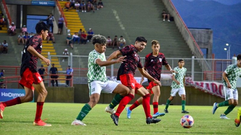 Los pibes de River se fueron festejando en el Bicentenario