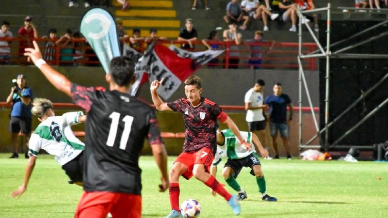 Los pibes de River se fueron festejando en el Bicentenario
