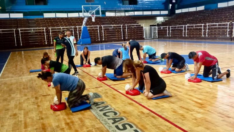 Capacitación en RCP y maniobra de Heimlich en el Centro de Educación Física N°6