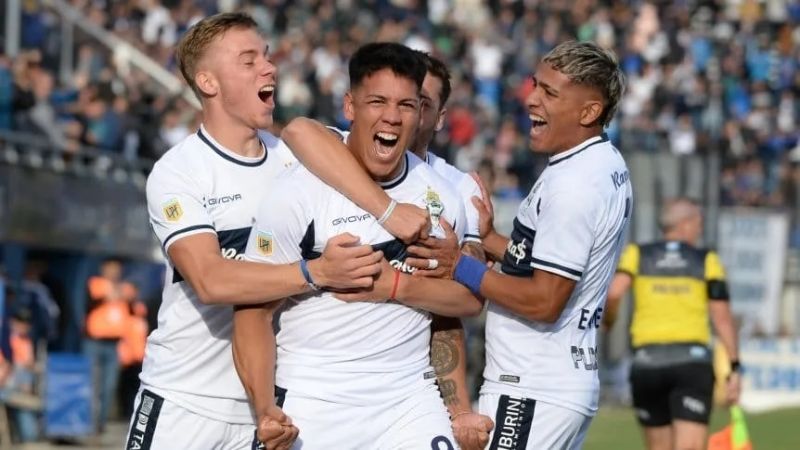 Gimnasia logró su primera victoria frente a Instituto