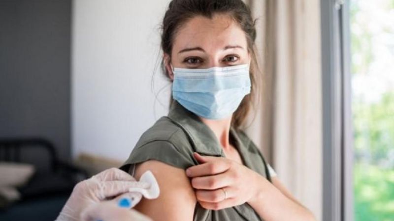 Anticuerpos que deja el Covid protegen tanto como las vacunas