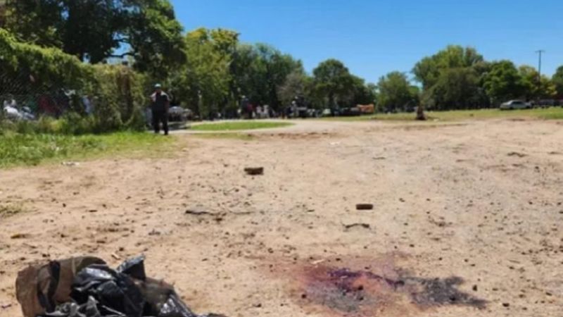 Macabro: hallan el cadáver de un hombre con múltiples cuchilladas en la calle