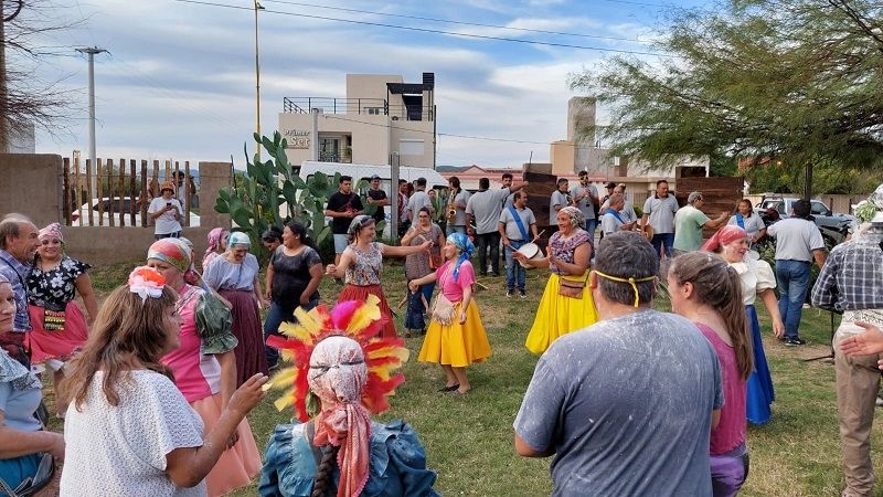 Entierro del "Pujllay" a puro ritmo y color en la Casa de la Puna