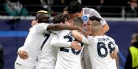 NAPOLI también se volvió festejando desde Alemania, ante Frankfurt.

