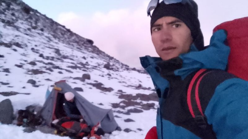 Rescataron a una ciudadana en la zona del Cerro Nevado Ojos del Salado