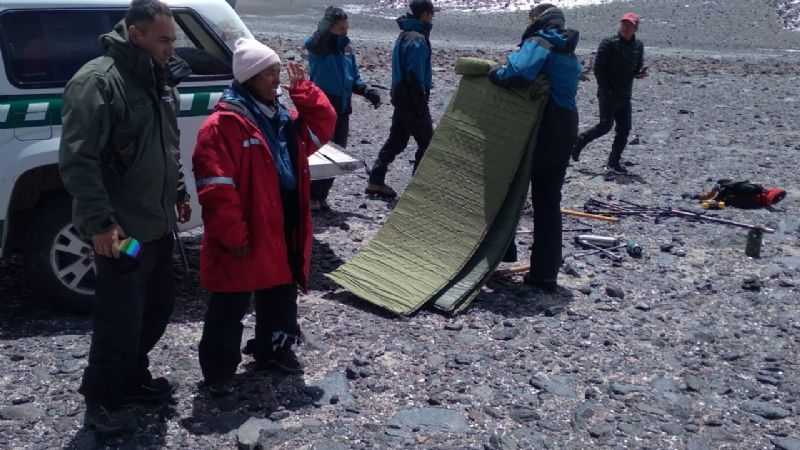 Rescataron a una ciudadana en la zona del Cerro Nevado Ojos del Salado