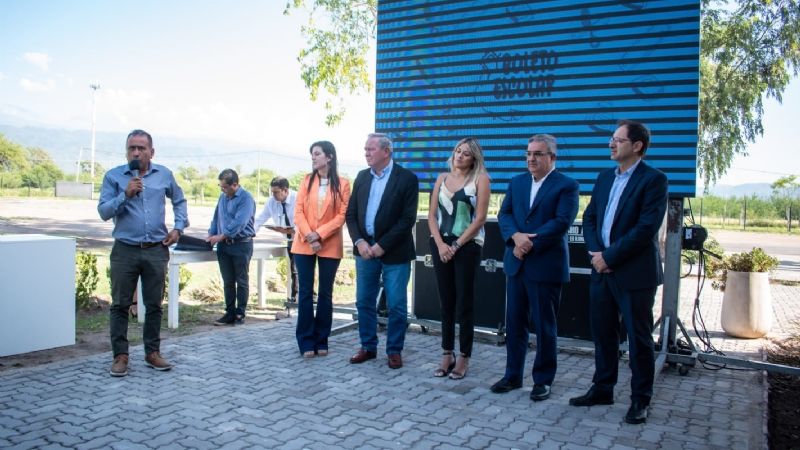 El Gobierno renovó el transporte  escolar gratuito 2023 para todo el interior