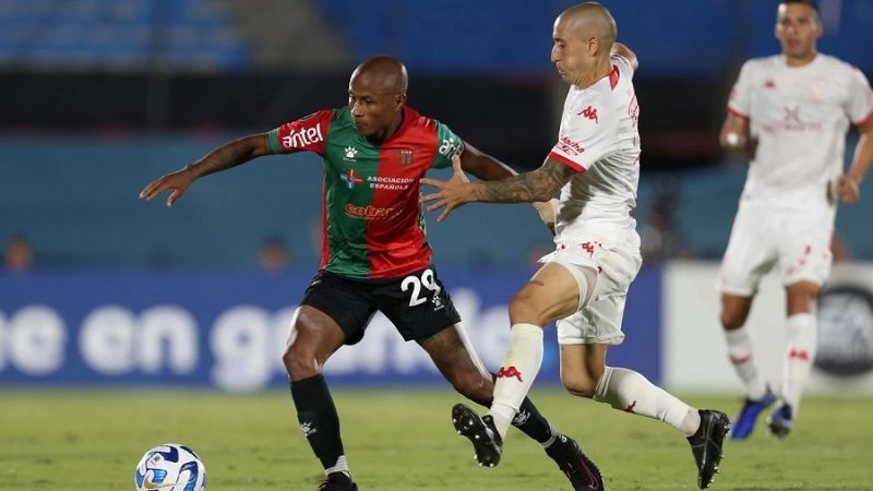 Huracán volvió con un empate 0-0 de Montevideo