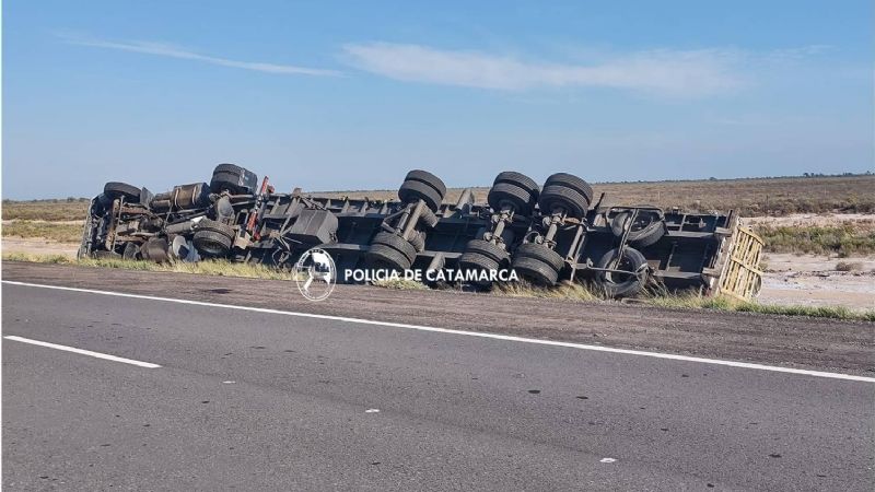 Volcó un camión en la Ruta Nacional N° 60