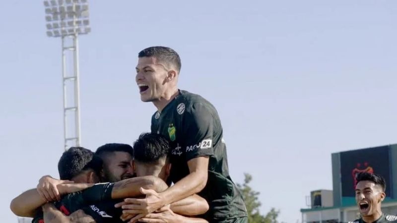 Defensa goleó a Atlético y es otro de los líderes