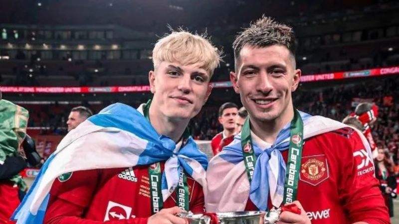 Martínez y Garnacho, campeones con el United