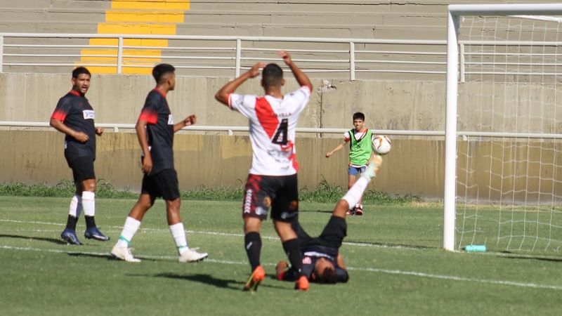 “Festival chacarero” en el Bicentenario: ganó La Villa y goleó La Banda