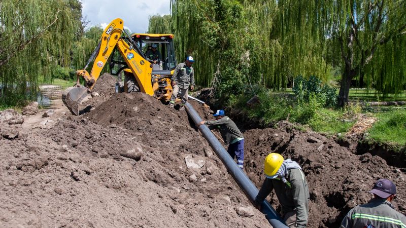 Ejecutan obras para mejorar el servicio de agua en Banda de Varela