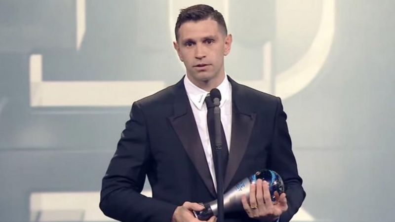 "Dibu" Martínez se quedó con el premio a Mejor Arquero del Mundo