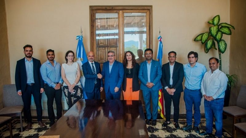 Jalil mantuvo un encuentro de trabajo con el Embajador de la India y empresarios