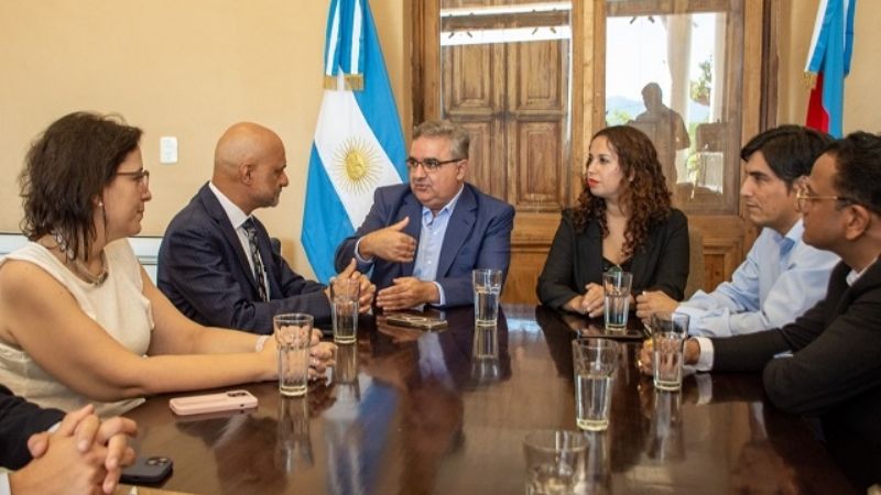 Jalil mantuvo un encuentro de trabajo con el Embajador de la India y empresarios