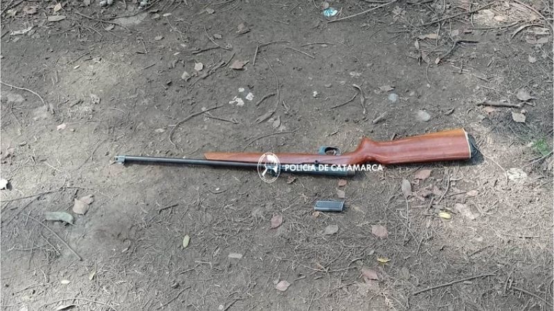 Se atrincheró con un arma de fuego en Los Altos