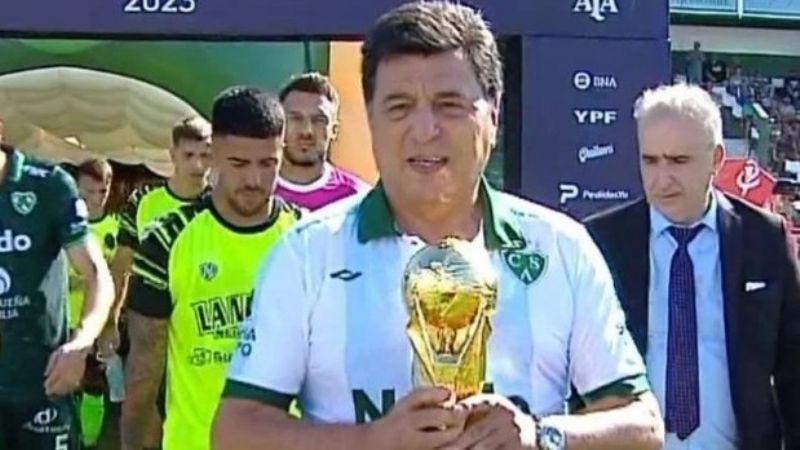 Homenaje a Passarella con la Copa del Mundo, en Junín