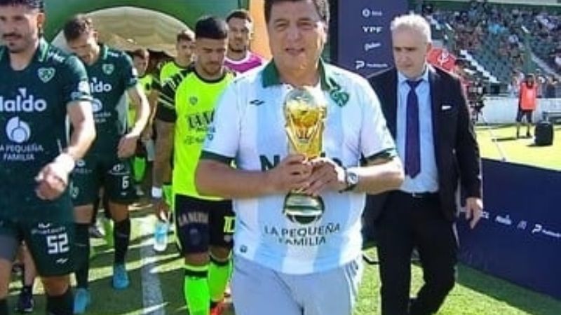 Homenaje a Passarella con la Copa del Mundo, en Junín