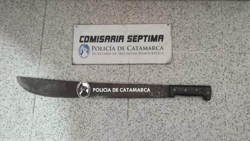 Agredió a otro hombre con un machete