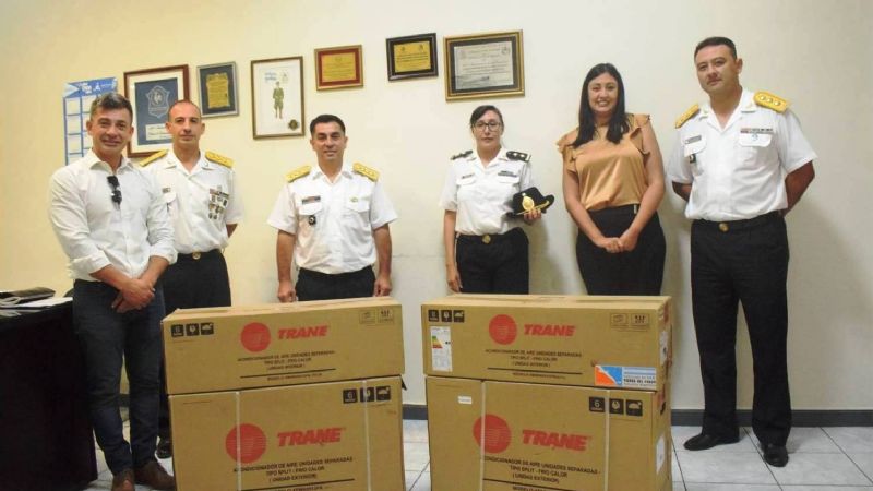 Entregan aires acondicionados para las dependencias policiales
