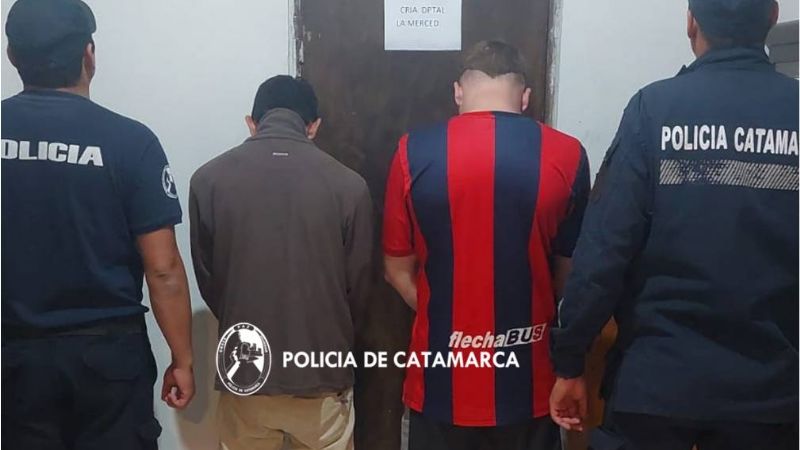Policías controlaban una combi y se encontraron con 3 prófugos de Tucumán