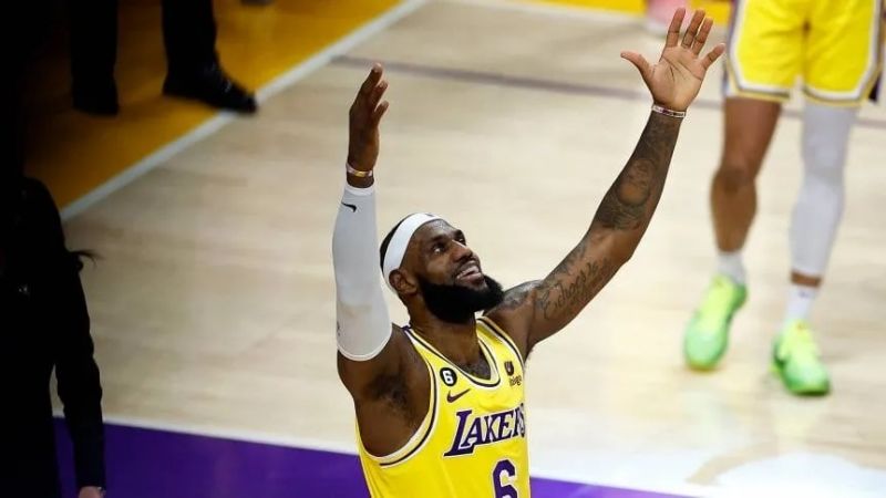LeBron James es el máximo anotador de la NBA