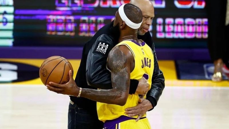 LeBron James es el máximo anotador de la NBA