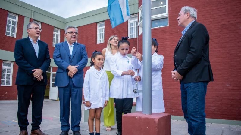 Raúl abrió el ciclo lectivo 2023 en la Escuela Nº199 del barrio San Jorge
