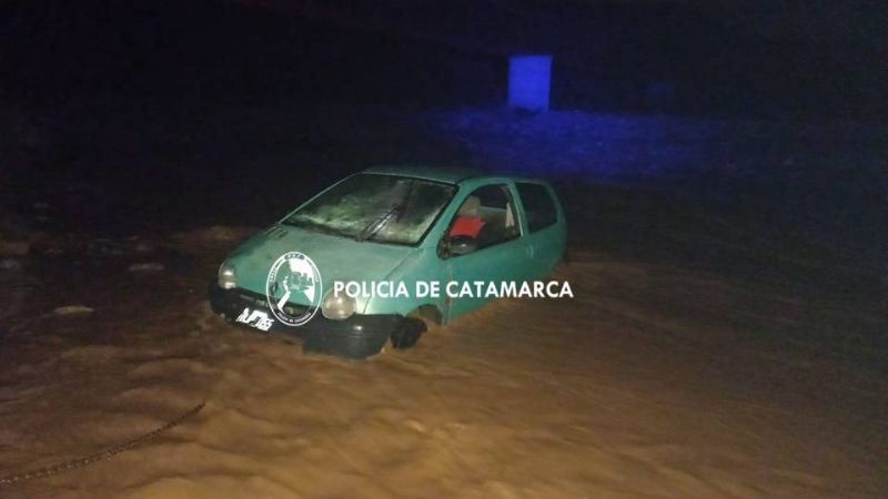 Quedaron atrapados en el cauce del Río Villa Vil