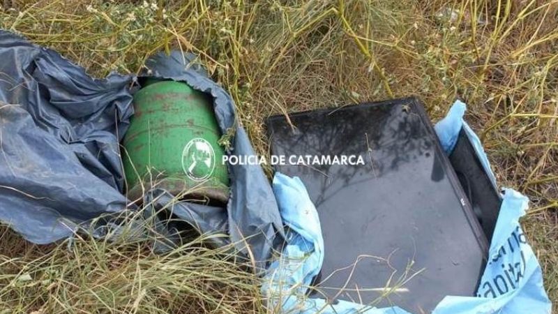 Encuentran un televisor oculto en la maleza