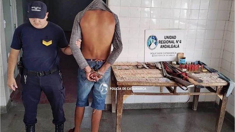 Recuperan armas de fuego y dinero robado