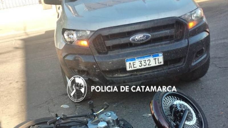Motocicleta chocó con una camioneta