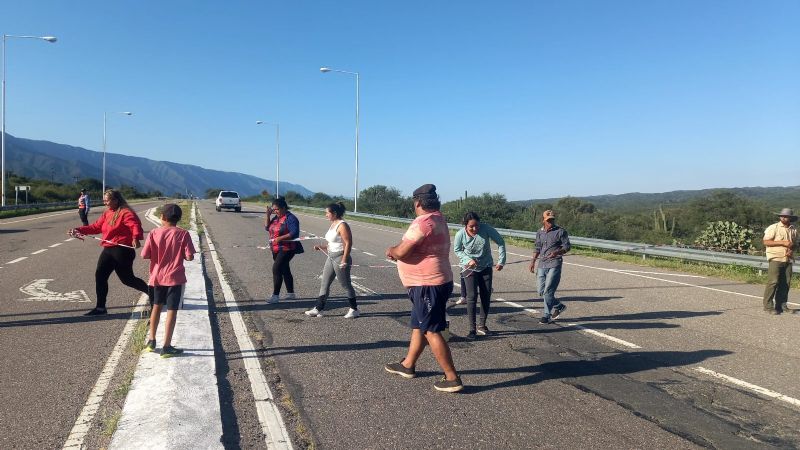 Pobladores de Palo Labrado cortan ruta por falta de agua