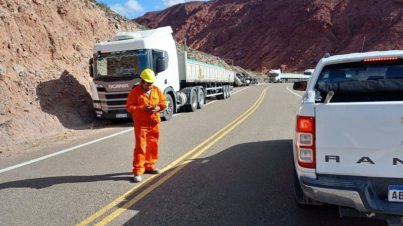 Camion que venía de Chile, volcó en el Paso San Francisco