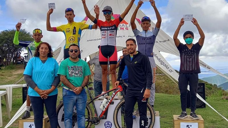 El MTB desafía la cuesta en Minas Capillitas