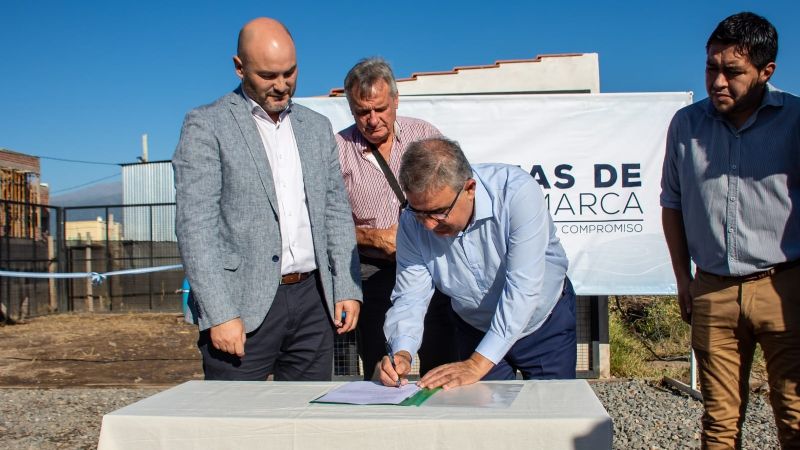 Raúl inauguró pozo de agua potable que dará  solución a vecinos del norte capitalino