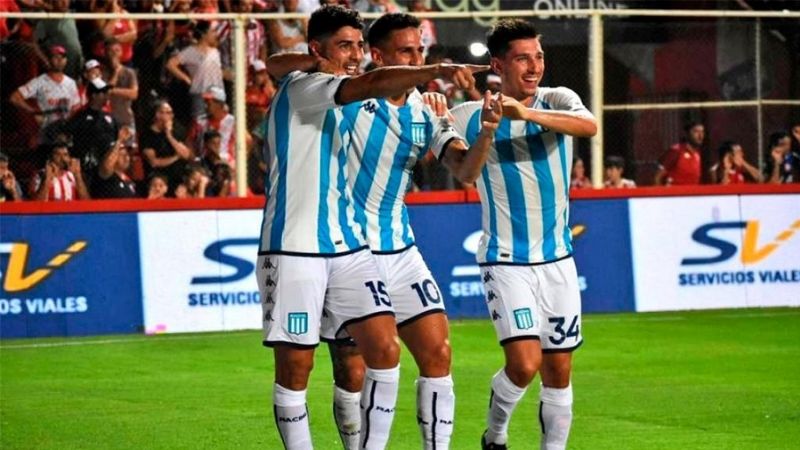 Racing venció a Unión en Santa Fe y se prende