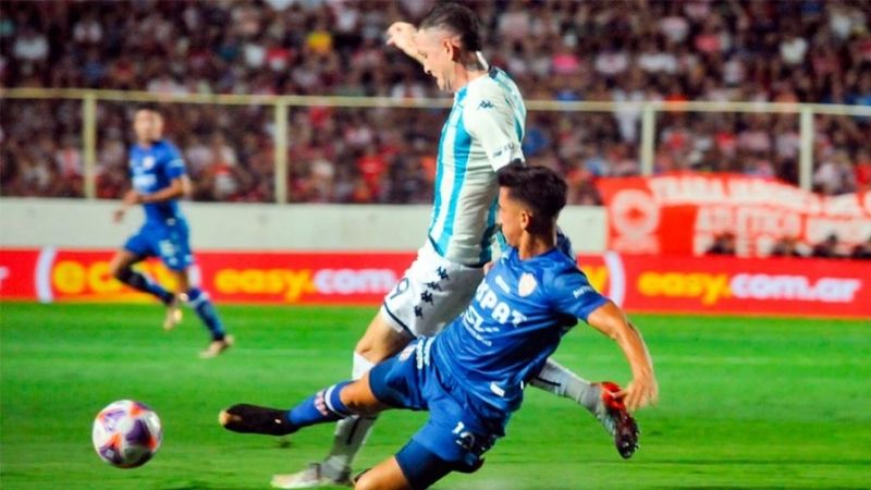 Racing venció a Unión en Santa Fe y se prende