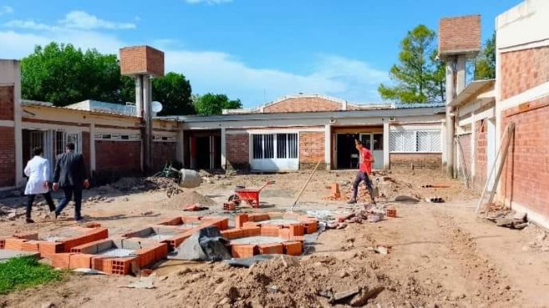 Refaccionan y amplían escuelas en Los Altos
