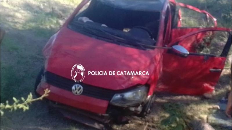 Dos personas terminaron en el hospital tras volcar en la Cuesta del Cura