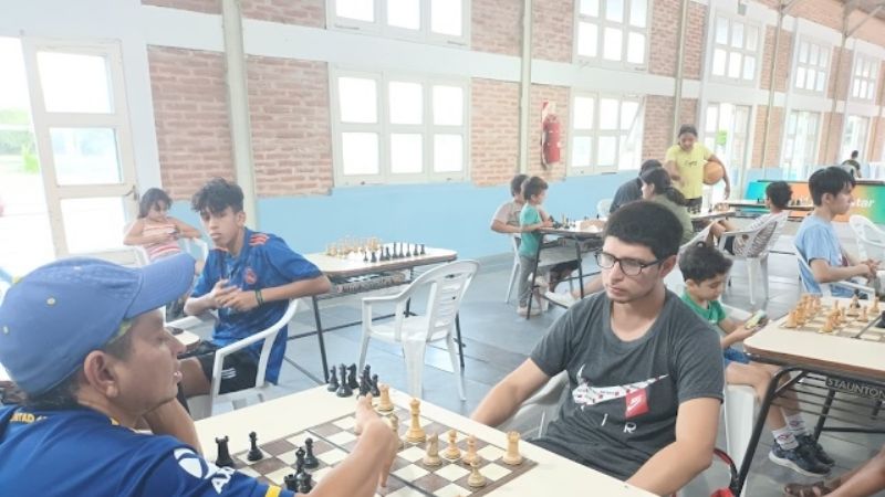 Ajedrez: Entusiasta inicio en la Escuela Municipal del "Polisur"