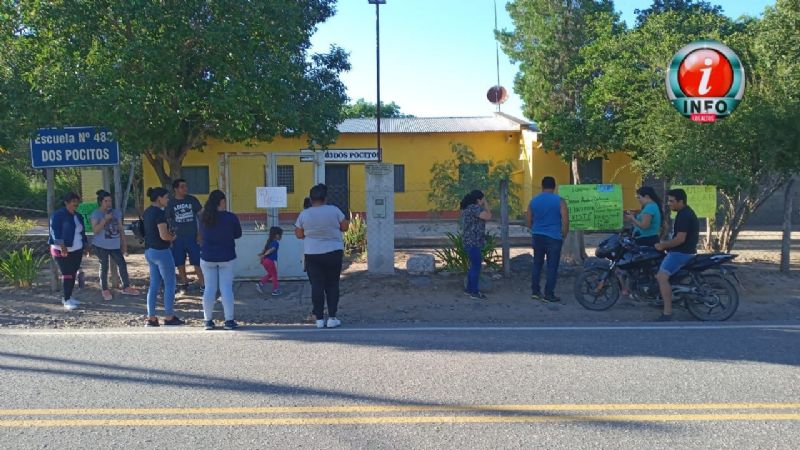 Padres tomaron una escuela por falta de mantenimientos