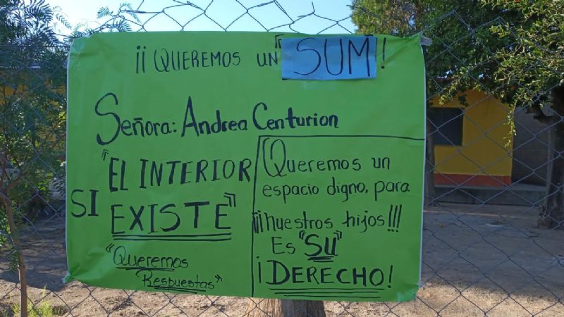 Padres tomaron una escuela por falta de mantenimientos
