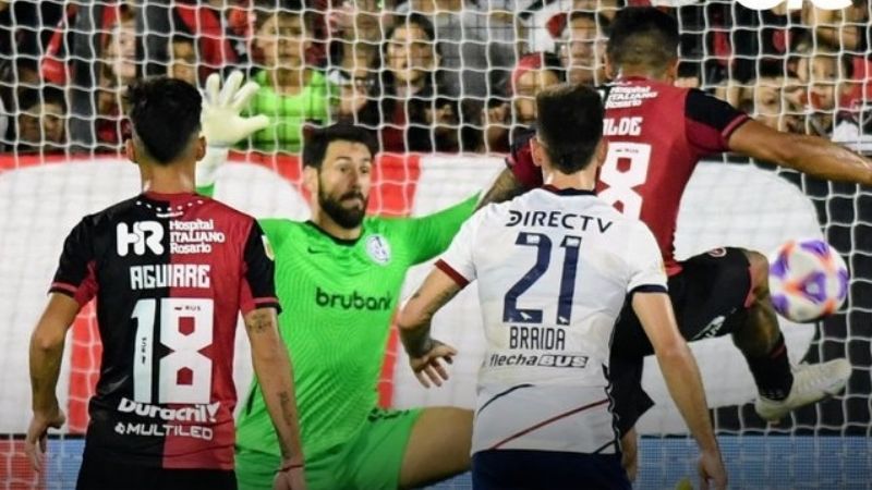 Newell's venció a San Lorenzo y lo dejó sin la punta