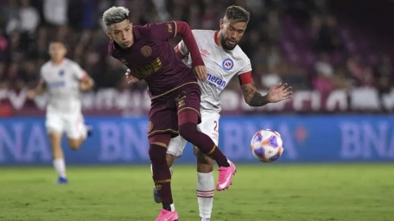 Newell's venció a San Lorenzo y lo dejó sin la punta