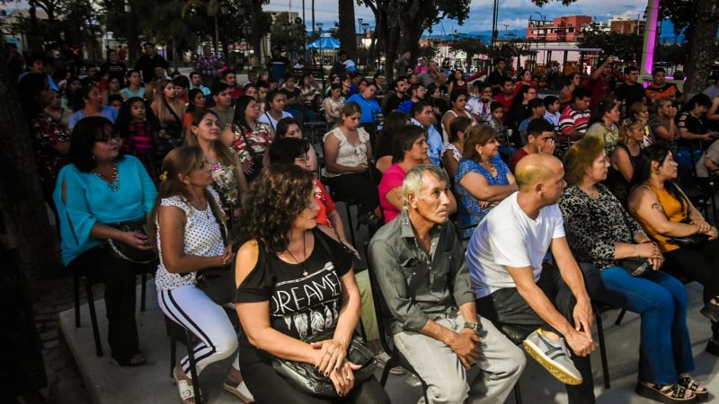 Raúl acompañó a Gustavo en la entrega de escrituras